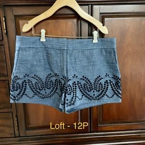 Ann Taylor Loft The Riviera Short Sz 12 Petite  Chambray Blue Eyelet Embroidered